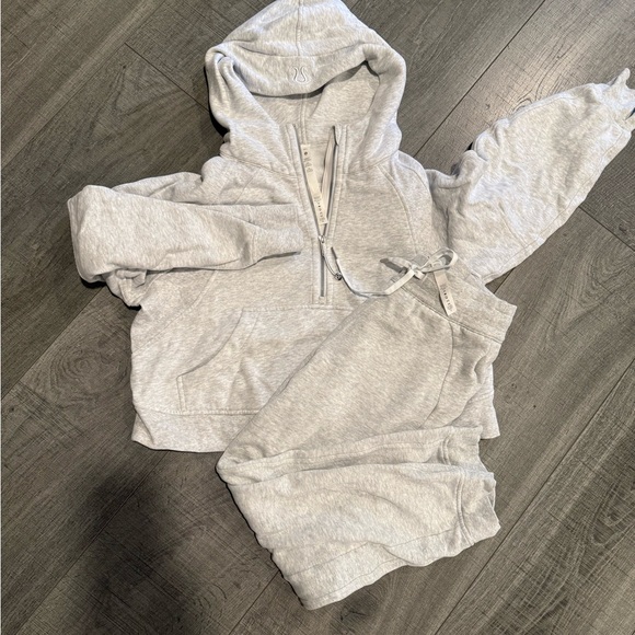 Lululemon Scuba Set - Picture 1 of 5